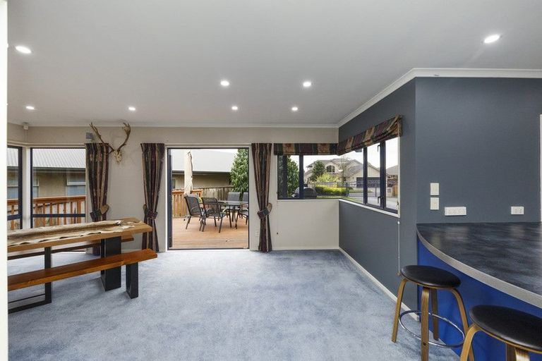 Photo of property in 7 La Lena Grove, Fitzherbert, Palmerston North, 4410