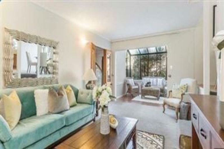 Photo of property in 1/10 Titiwai Place, Birkenhead, Auckland, 0626