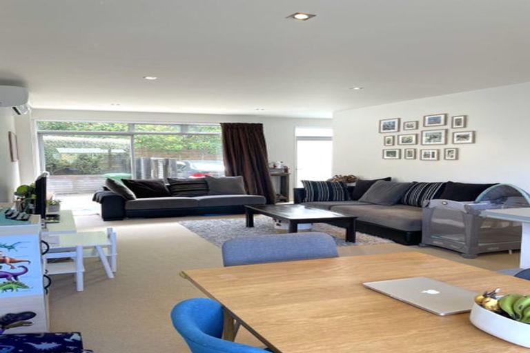 Photo of property in 33 Tiketike Way, Brooklyn, Wellington, 6021