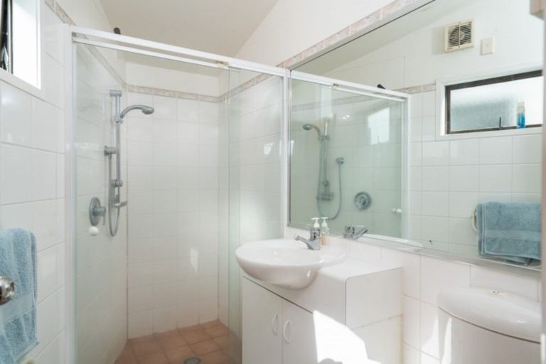 Photo of property in 4 Kathleen Place, Rainbow Point, Taupo, 3330