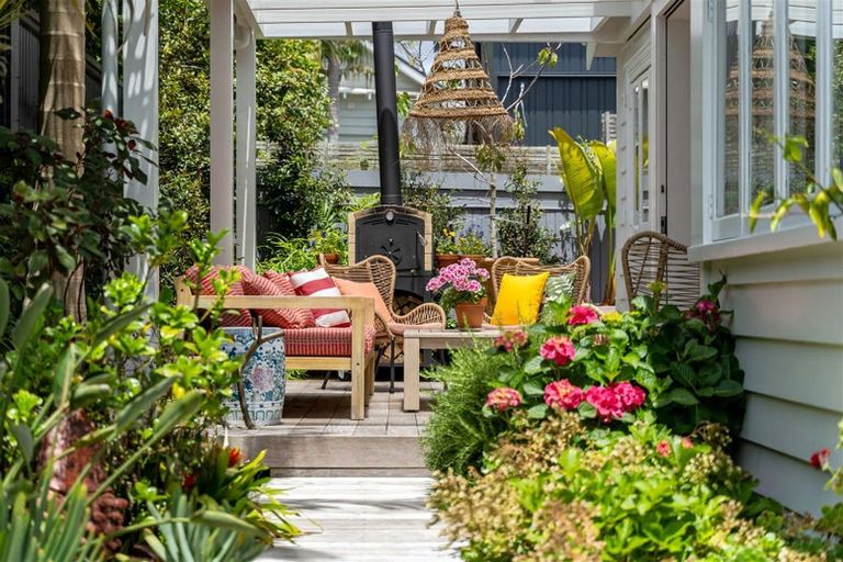 Photo of property in 5 Turnbull Road, Narrow Neck, Auckland, 0624