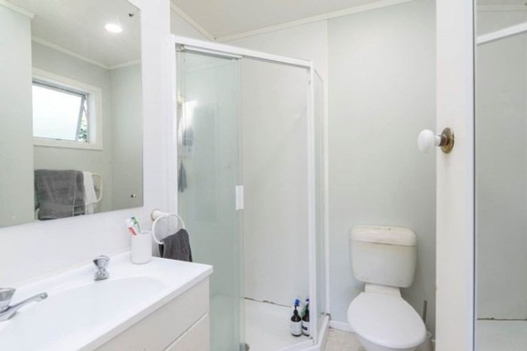 Photo of property in 5 Nor'east Drive, Northcross, Auckland, 0632