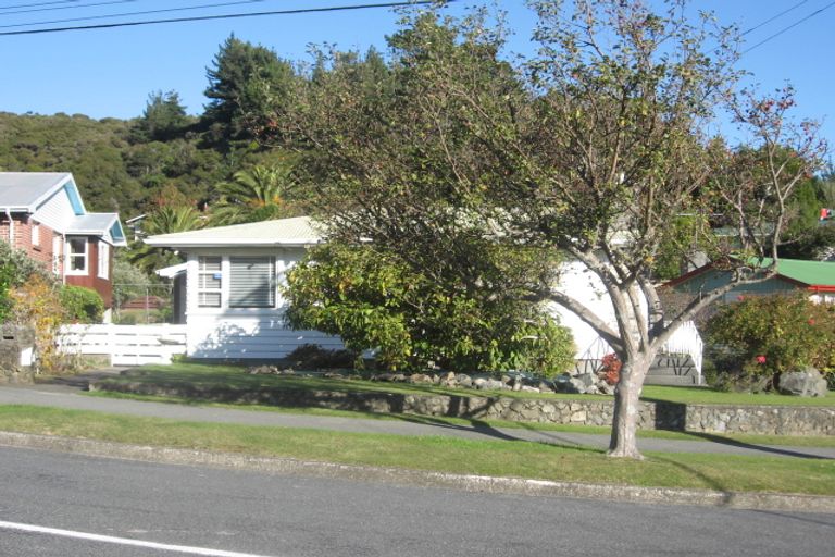 Photo of property in 41 James Grove, Stokes Valley, Lower Hutt, 5019