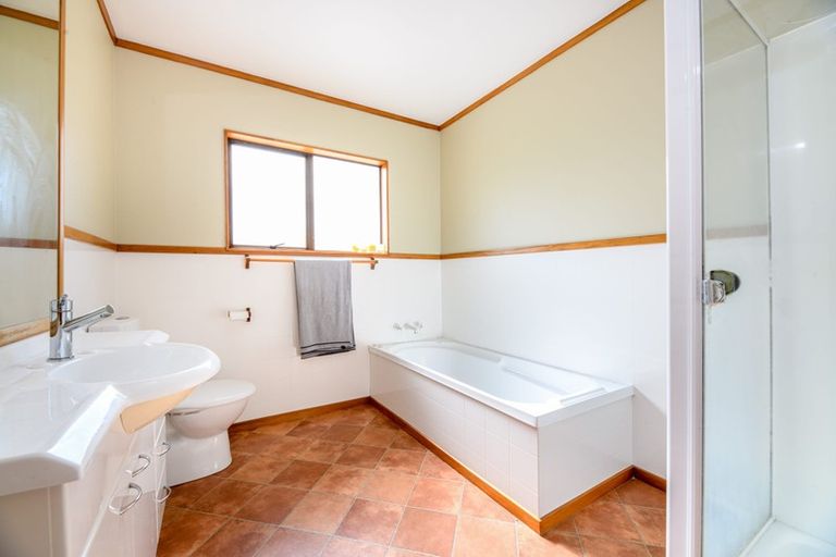 Photo of property in 131 Chivalry Road, Glenfield, Auckland, 0629