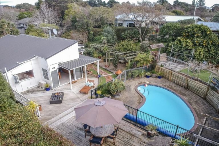 Photo of property in 21 Puriri Road, Waikanae, 5036