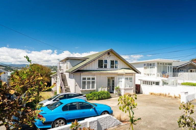 Photo of property in 87 Queens Drive, Lyall Bay, Wellington, 6022