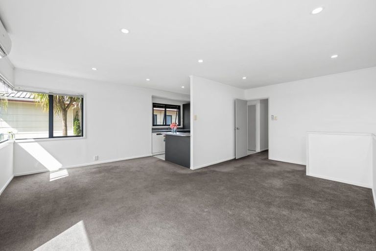 Photo of property in 3/52 Agincourt Street, Glenfield, Auckland, 0629
