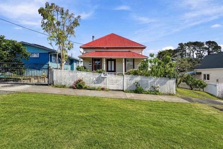 Photo of property in 25 Puriri Street, Helensville, 0800