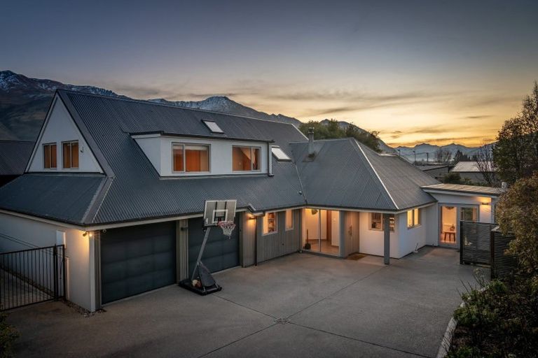 Photo of property in 12 Sycamore Place, Wanaka, 9305