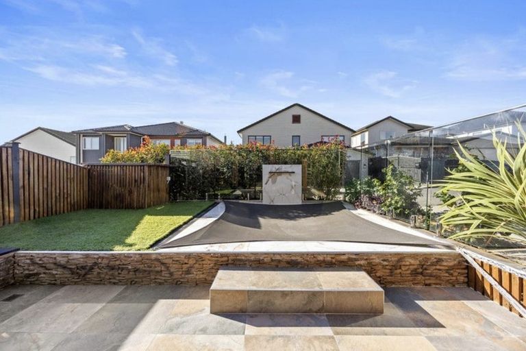 Photo of property in 16 Lime Hill Rise, Flat Bush, Auckland, 2019