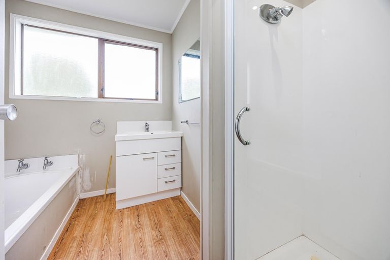 Photo of property in 12 Le Havre Place, Takanini, 2112