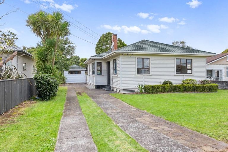 Photo of property in 123 Govett Avenue, Frankleigh Park, New Plymouth, 4310