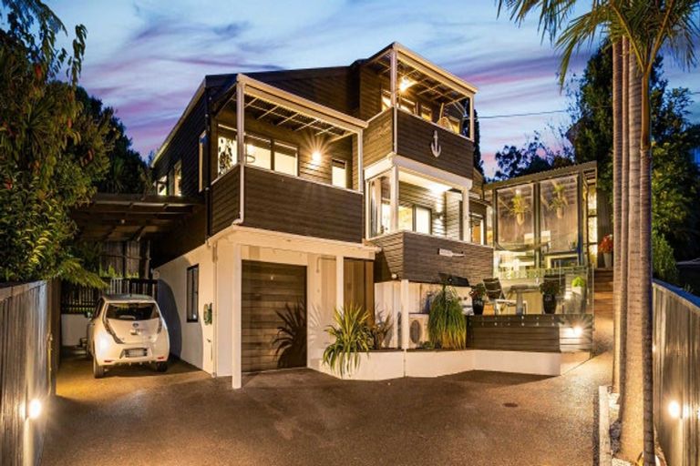 Photo of property in 1/22 Manuwai Road, Torbay, Auckland, 0630