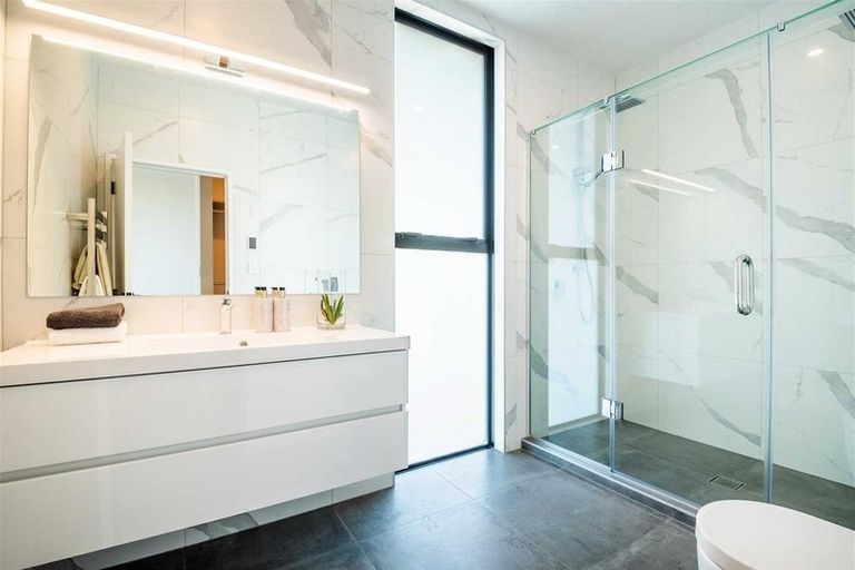 Photo of property in 11c Montgomery Avenue, Rothesay Bay, Auckland, 0630