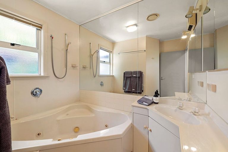 Photo of property in 16 Selwyn Street, Lower Vogeltown, New Plymouth, 4310