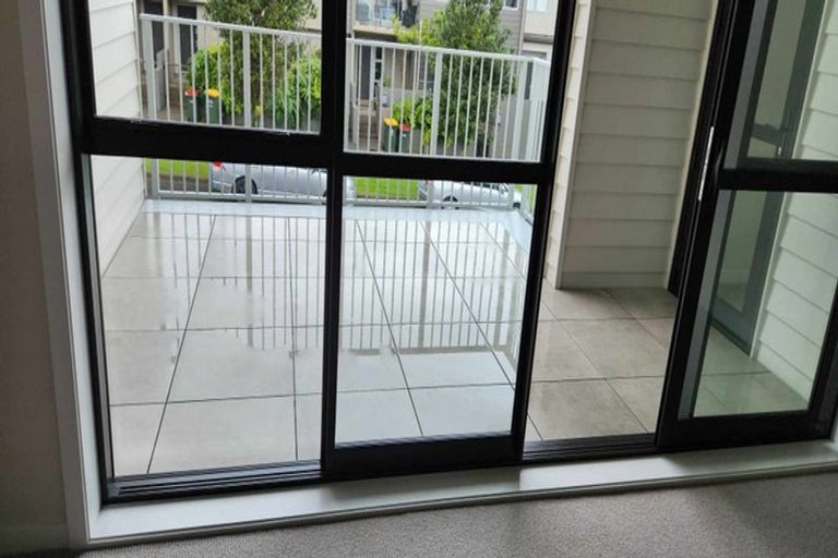 Photo of property in 2/132 Stancombe Road, Flat Bush, Auckland, 2016