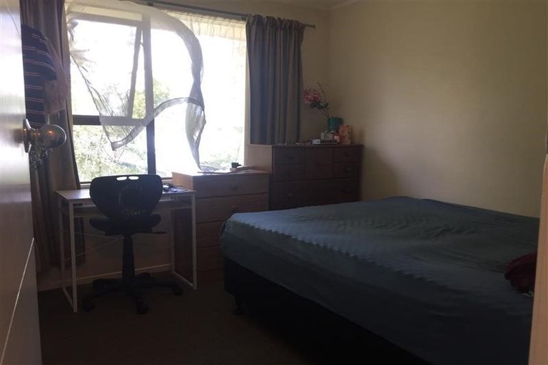 Photo of property in 9 Claverdon Drive, Massey, Auckland, 0614