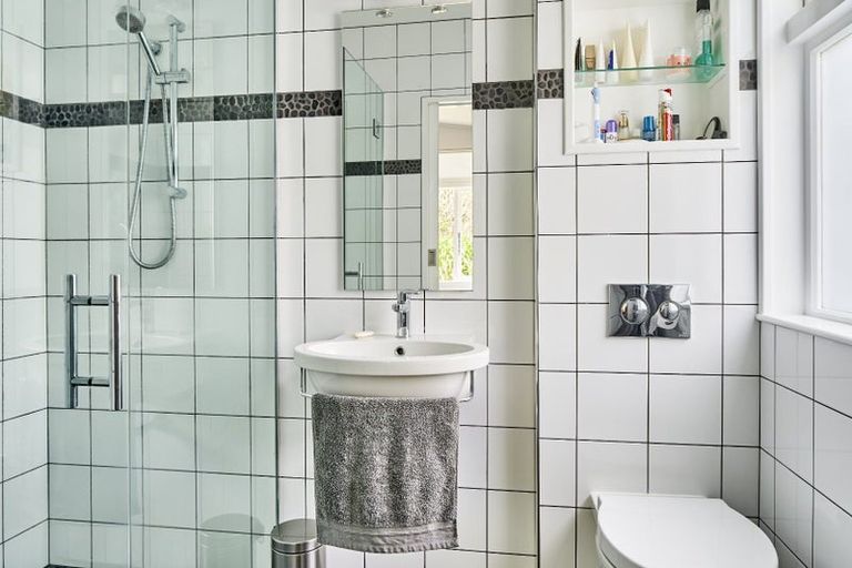 Photo of property in 31 Nikau Street, Eastbourne, Lower Hutt, 5013