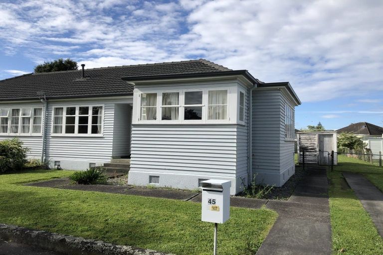 Photo of property in 43 Savage Crescent, West End, Palmerston North, 4412