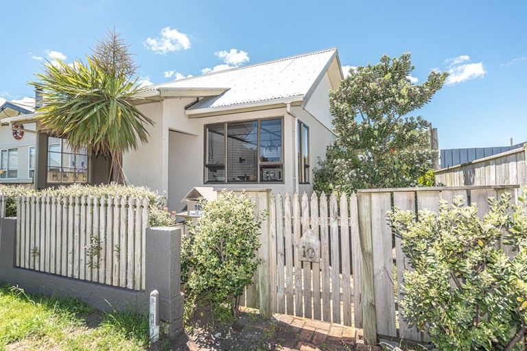 Photo of property in 10 Seafront Road, Castlecliff, Whanganui, 4501