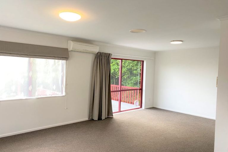 Photo of property in 20 Ted Gilberd Place, Newlands, Wellington, 6037