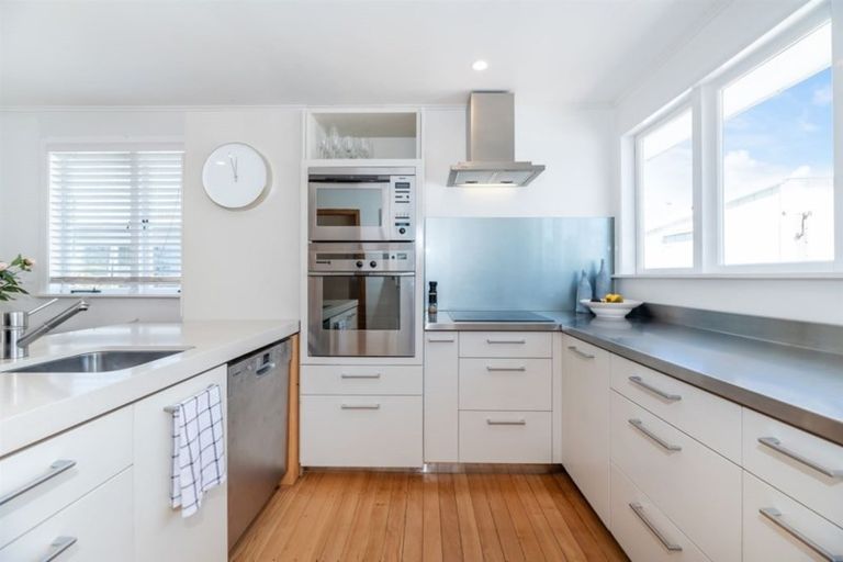 Photo of property in 1/22 Seine Road, Forrest Hill, Auckland, 0620