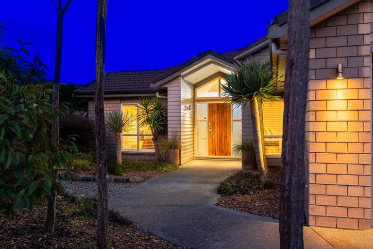 Photo of property in 4 Fairway Oaks Drive, Waikanae Beach, Waikanae, 5036