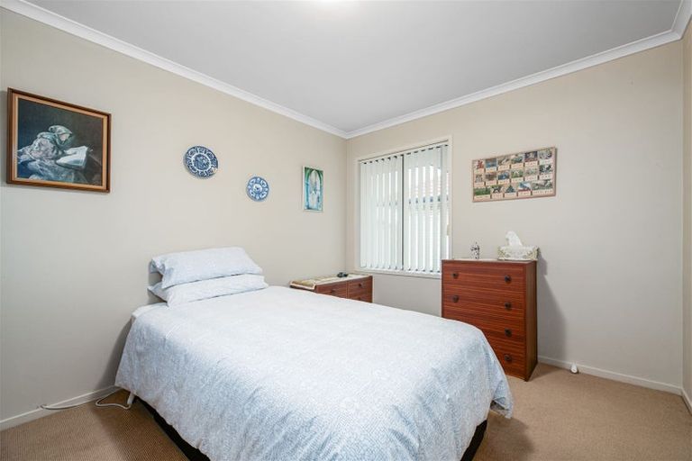 Photo of property in 1 Chardonnay Rise, Henderson, Auckland, 0612