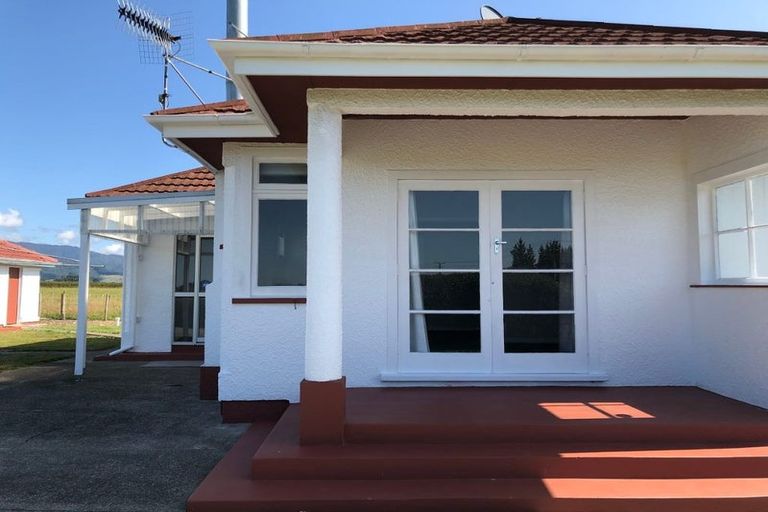 Photo of property in 235 Tararua Road, Levin, 5571