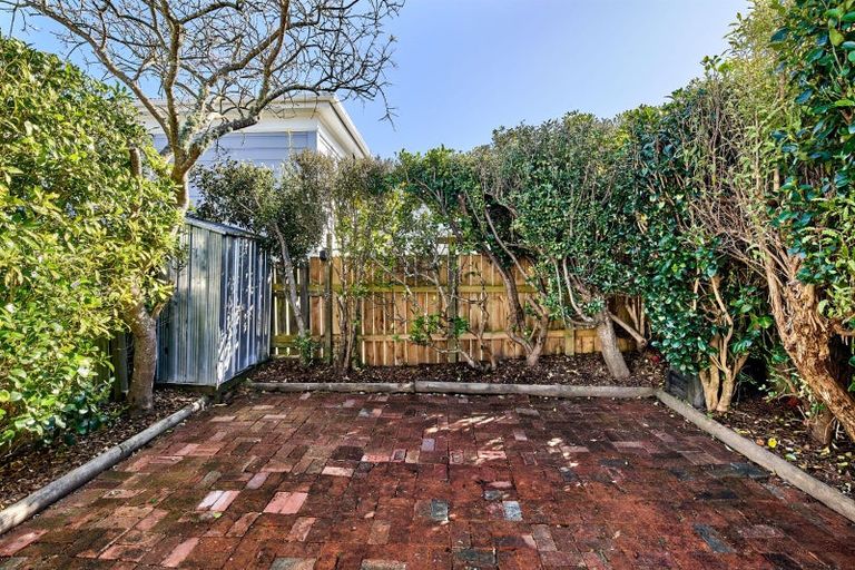 Photo of property in 28 Stanley Street, Berhampore, Wellington, 6023