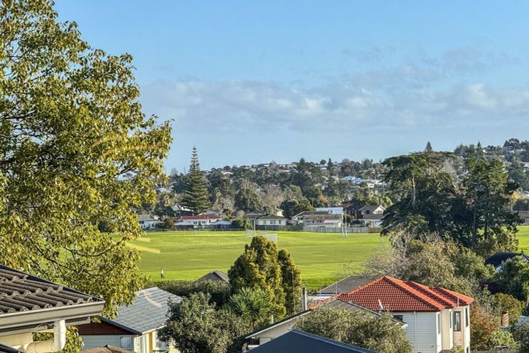 Photo of property in 48 Lewisham Street, Highland Park, Auckland, 2010