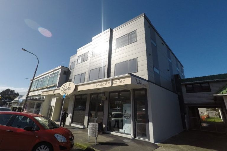 Photo of property in 4/232 Main Road, Tawa, Wellington, 5028