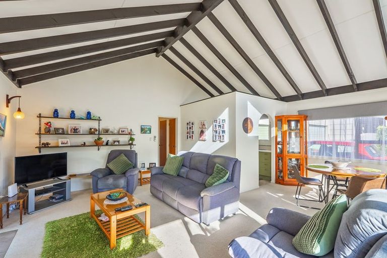 Photo of property in 32a Belvedere Avenue, Waikanae, 5036