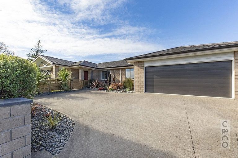 Photo of property in 124 Pohutukawa Parade, Riverhead, 0820