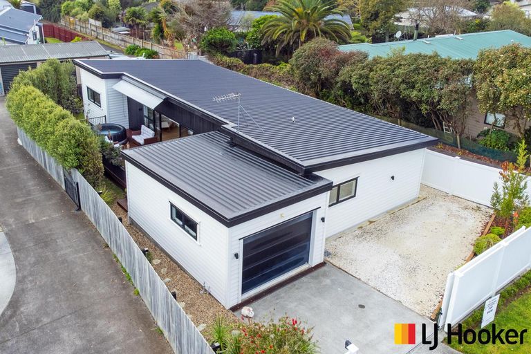Photo of property in 16 Puriri Road, Pukekohe, 2120