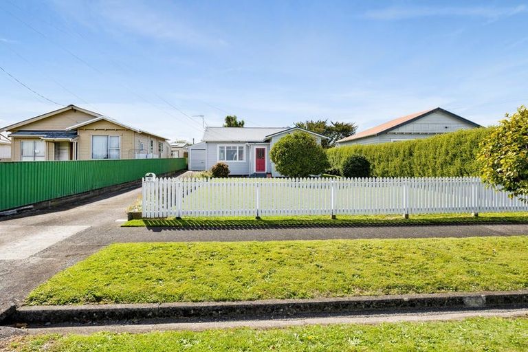 Photo of property in 12 Burns Street, Hawera, 4610