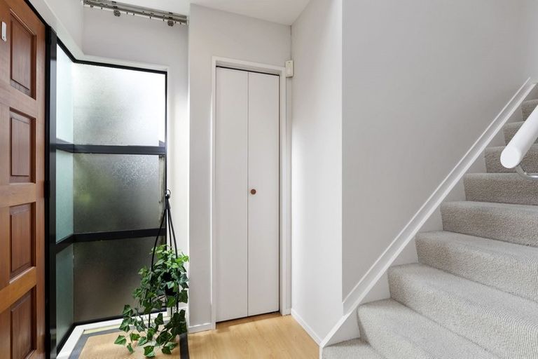 Photo of property in 6a Tobago Place, Sunnynook, Auckland, 0620