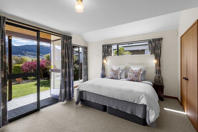 Photo of property in 8 Oregon Drive, Kelvin Heights, Queenstown, 9300