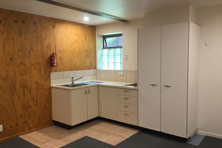 Photo of property in 17a Barker Rise, Northcross, Auckland, 0632