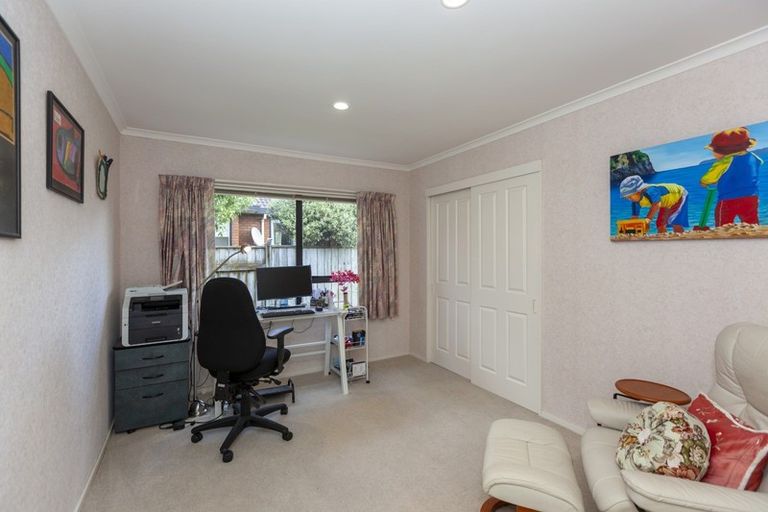 Photo of property in 8 Cranbrook Grove, Waikanae, 5036