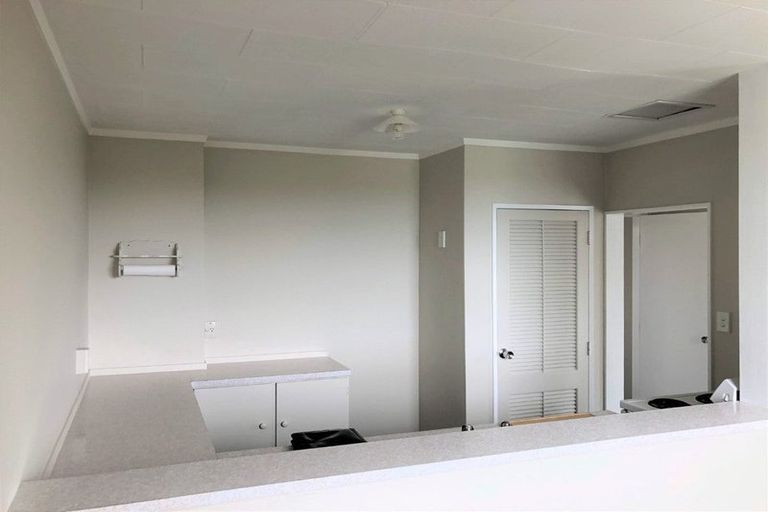 Photo of property in 2/47 Edgecombe Street, Newlands, Wellington, 6037