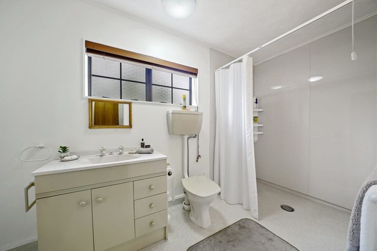 Photo of property in 98 Oxford Street, Tawa, Wellington, 5028