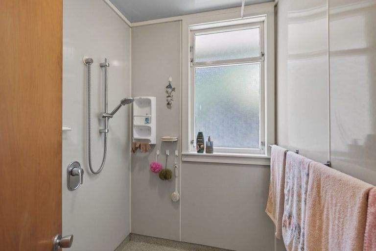 Photo of property in 9 Whitby Place, Westown, New Plymouth, 4310