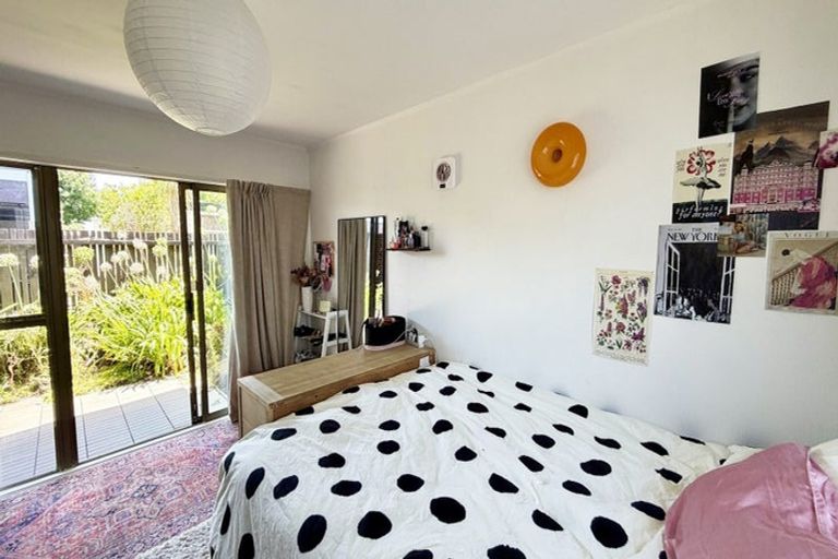 Photo of property in 5 Holyoake Place, Chatswood, Auckland, 0626