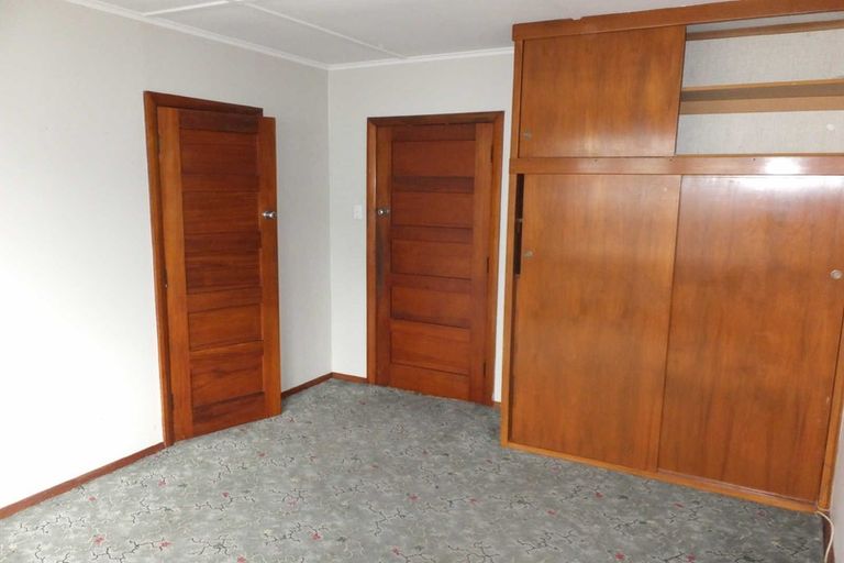 Photo of property in 327 Riccarton Road, Upper Riccarton, Christchurch, 8041