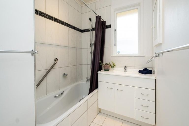 Photo of property in 581 Main North Road, Bay View, Napier, 4104