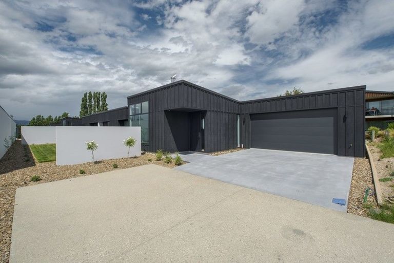 Photo of property in 15 Stackbrae Avenue, Wanaka, 9305