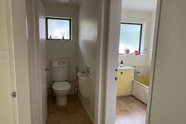 Photo of property in 28a Rewarewa Crescent, Waikanae, 5036