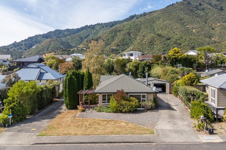 Photo of property in 9 Captains Close, Waikawa, Picton, 7220