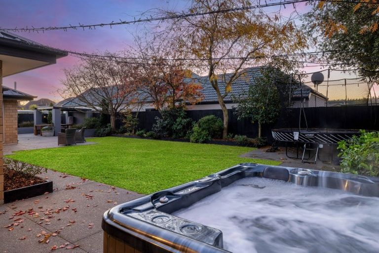 Photo of property in 33 Broadhaven Avenue, Parklands, Christchurch, 8083